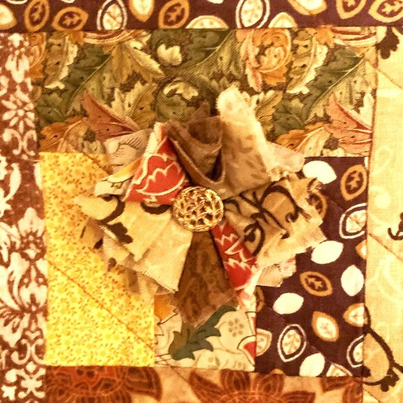 Handmade Patchwork Quilted Crossbody Bag with Lining and Zippered Closure - Picture 7 of 9